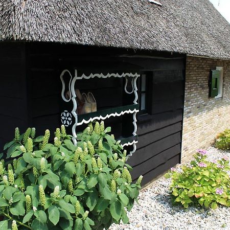 Appartement Het Kleine Huisje Met Bedstee Giethoorn Exteriör bild