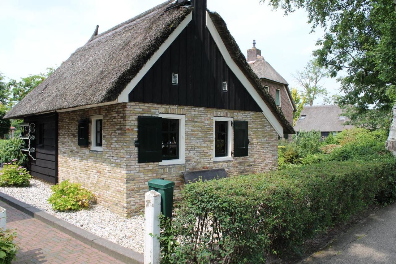 Appartement Het Kleine Huisje Met Bedstee Giethoorn Exteriör bild